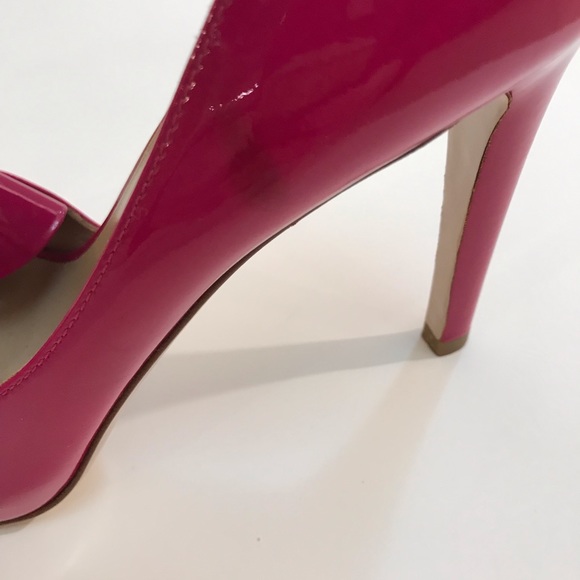 Valentino r D'Orsay Peep Toe Bow Heels. Size 6. - Picture 3 of 8